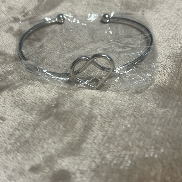 (2) New Silver Pairs Of Bangle Bracelets
1 Plain, 1 Heart - Picture 2 of 3